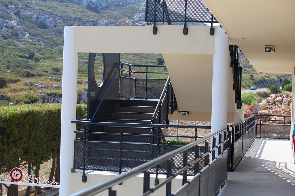 Hotel Restaurant Les Pielettes Le Rove Dış mekan fotoğraf