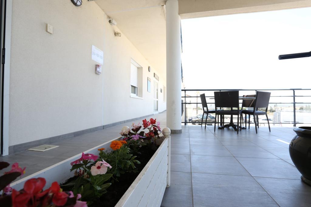 Hotel Restaurant Les Pielettes Le Rove Dış mekan fotoğraf