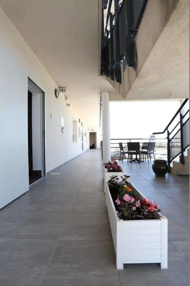 Hotel Restaurant Les Pielettes Le Rove Dış mekan fotoğraf